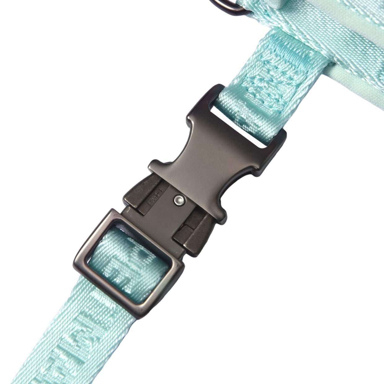 the dog harness comes with quick release metal buckels and adjustabloe straps