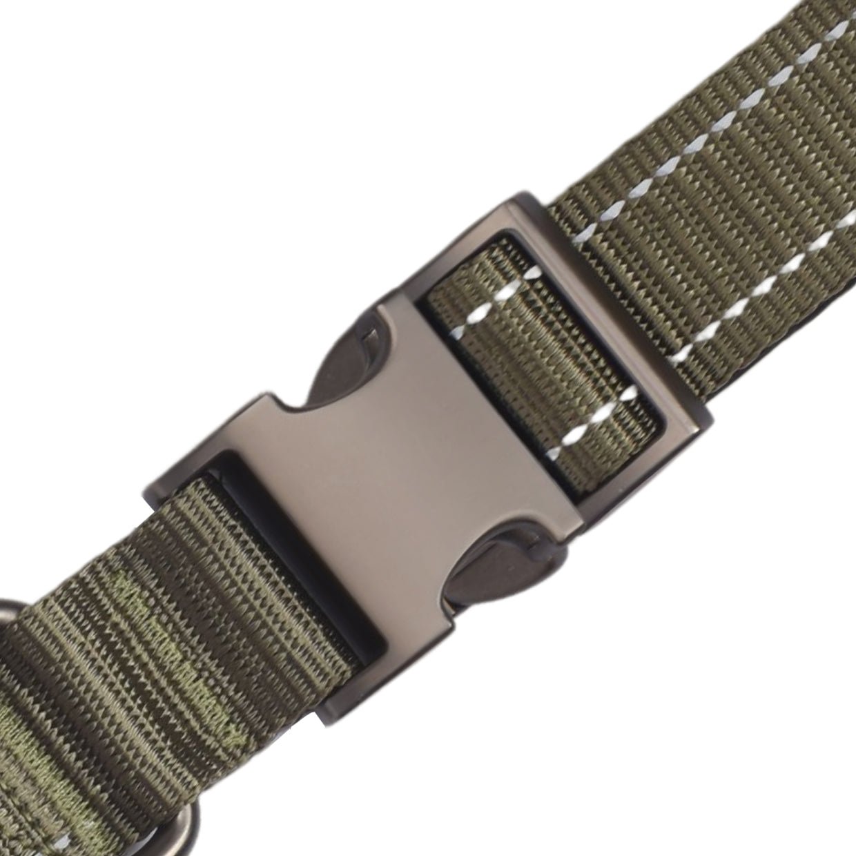 the dog collar comes with durable quick release metal buckels and adjustabloe straps